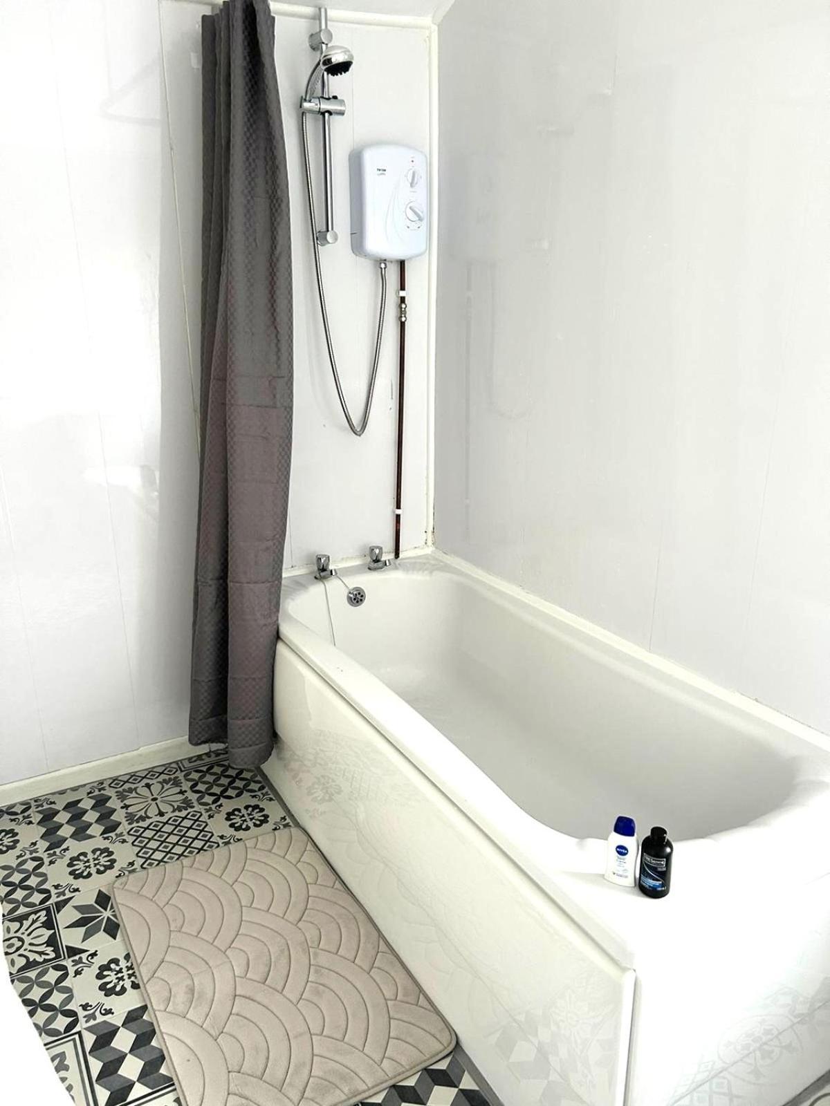 Mideyah Stays - 3 Bed Comfy House كارديف المظهر الخارجي الصورة